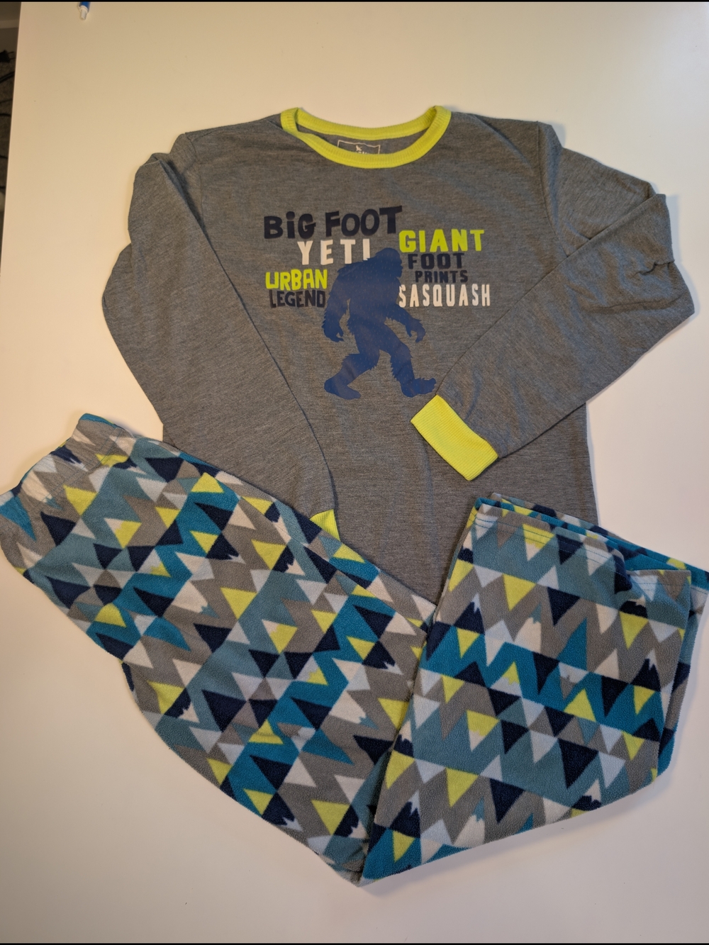 Eddie Bauer Kids Pajamas L 14/16 Bigfoot Yeti Sasquatch Fleece PJ Set Gray Blue
